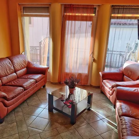 Balaton-parti Kertes Nyaralo *