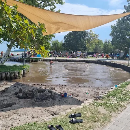 Дом отдыха Balaton-parti Kertes Nyaralo *