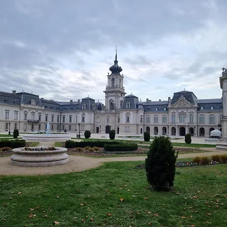 Balaton-parti Kertes Nyaralo 케츨리