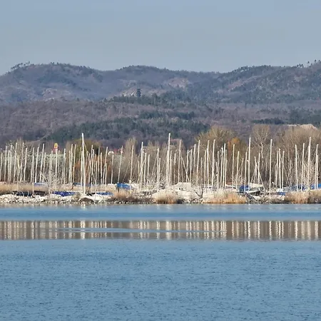Balaton-parti Kertes Nyaralo Кестхей