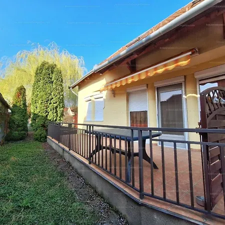 Balaton-parti Kertes Nyaralo * 케츨리