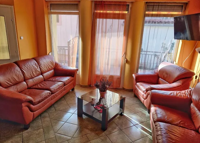 Balaton-parti Kertes Nyaralo *