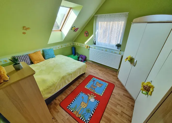 Balaton-parti Kertes Nyaralo 別荘