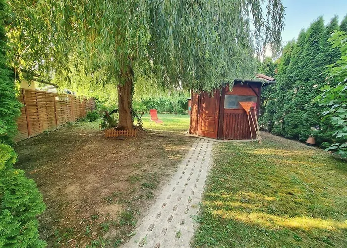 Balaton-parti Kertes Nyaralo 別荘 *