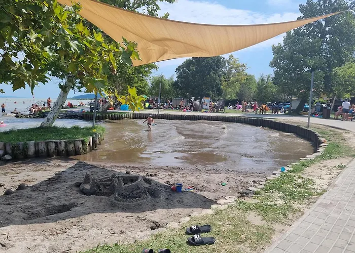 펜션 Balaton-parti Kertes Nyaralo *