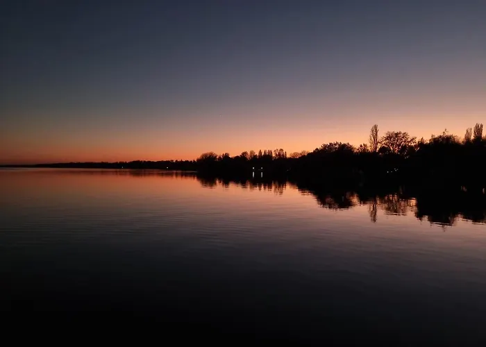 Balaton-parti Kertes Nyaralo 別荘 ケストヘイ
