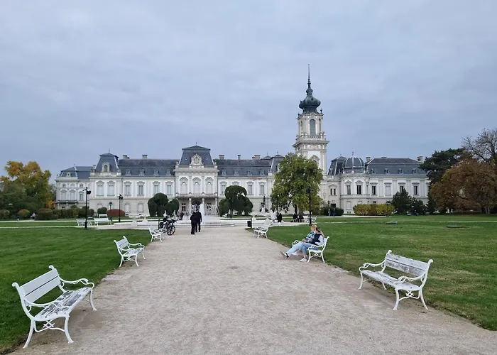 Balaton-parti Kertes Nyaralo ケストヘイ