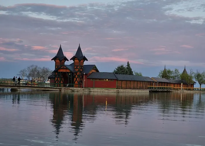 Balaton-parti Kertes Nyaralo 펜션 케츨리