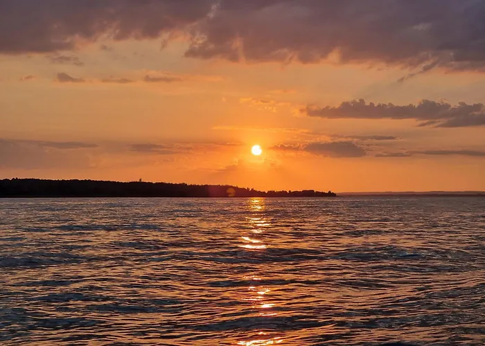 Balaton-parti Kertes Nyaralo 케츨리