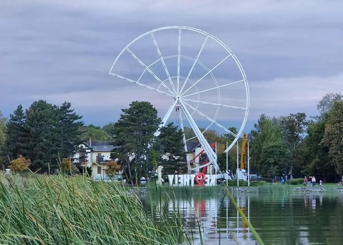 Balaton-parti Kertes Nyaralo 펜션 케츨리