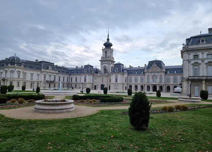 Balaton-parti Kertes Nyaralo ケストヘイ