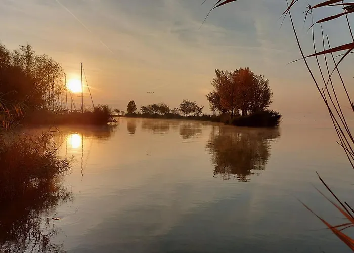 別荘 Balaton-parti Kertes Nyaralo *