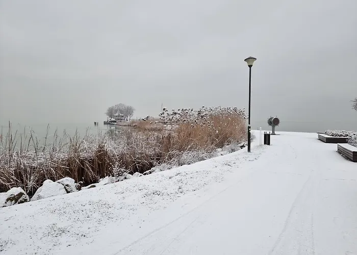 펜션 Balaton-parti Kertes Nyaralo *