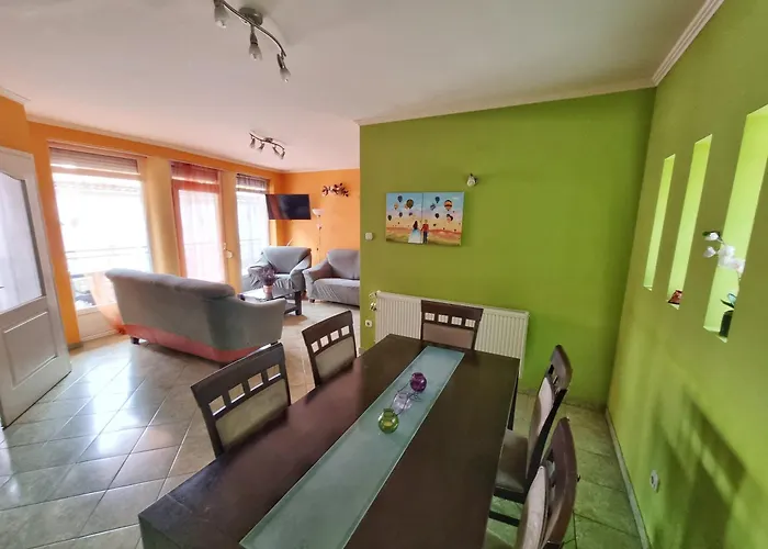 Balaton-parti Kertes Nyaralo *