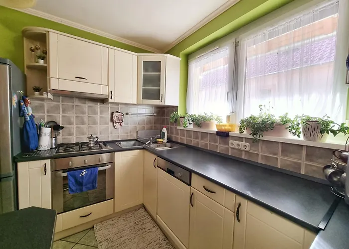 Balaton-parti Kertes Nyaralo 케츨리