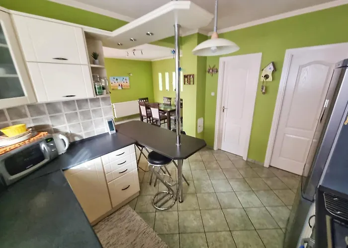 Balaton-parti Kertes Nyaralo *