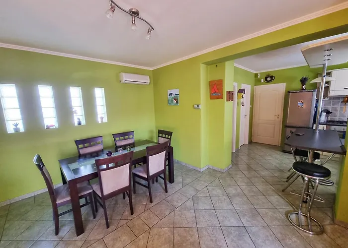 Balaton-parti Kertes Nyaralo *